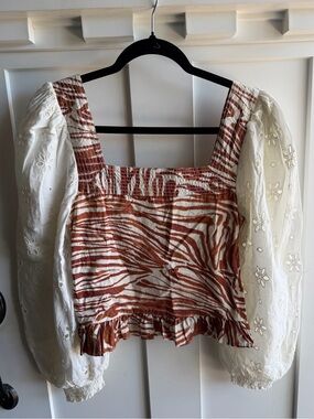 Love the Label Zebra/Eyelet Puff Sleeve Top size S!